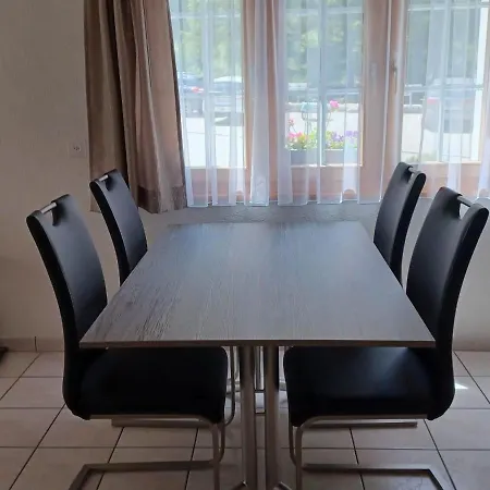 Dorfplatz Apartment *